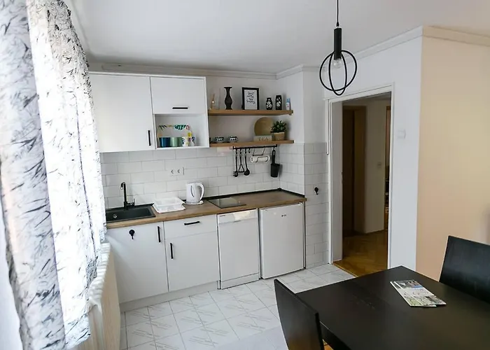 Beestrick - Charming And Spacious *