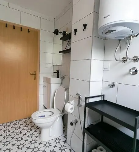 Beestrick - Charming And Spacious *