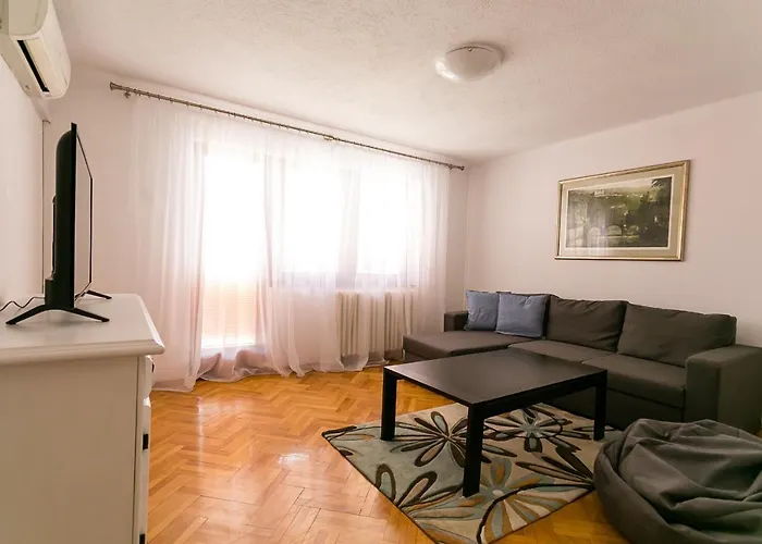 Beestrick - Charming And Spacious *